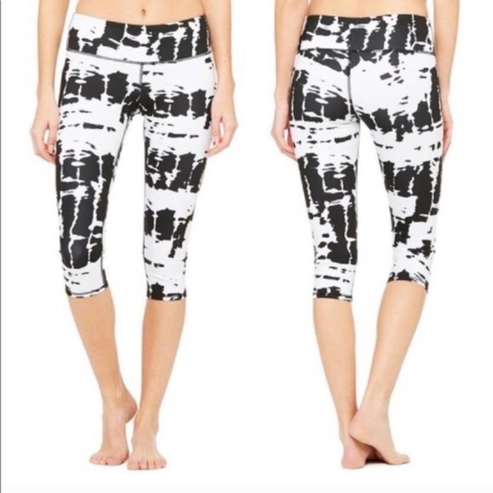 Alo Yoga Airbrush Capri Crop Leggings White Black Tie Dye Large Cow Print Active